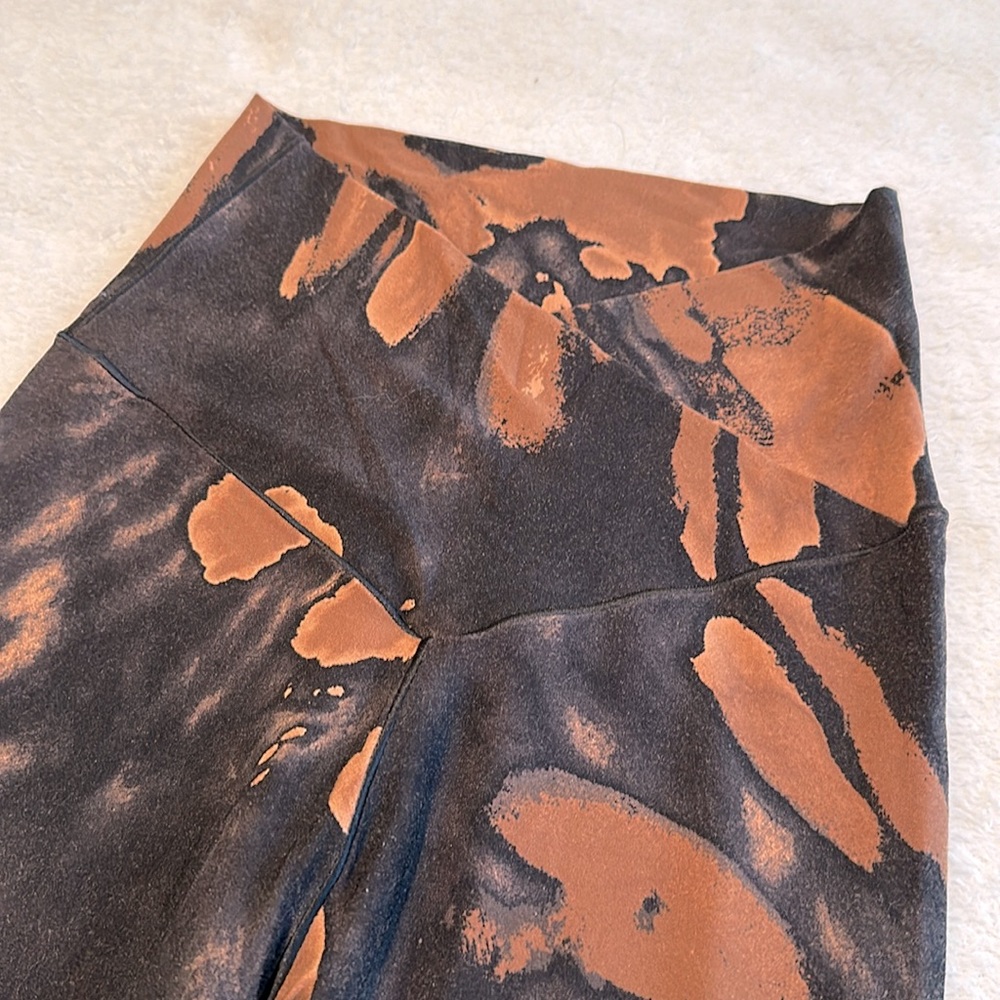 Aerie offline high waisted crossover black and orange tie dye leggings size s